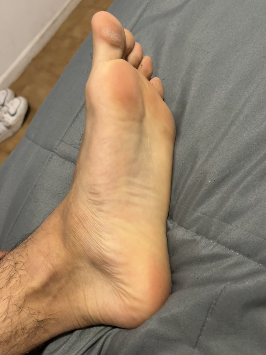 Alphakingluke's tweet photo. GOON GOON GOON TO BIG MALE FEET https://t.co/JvHpqsks2Y