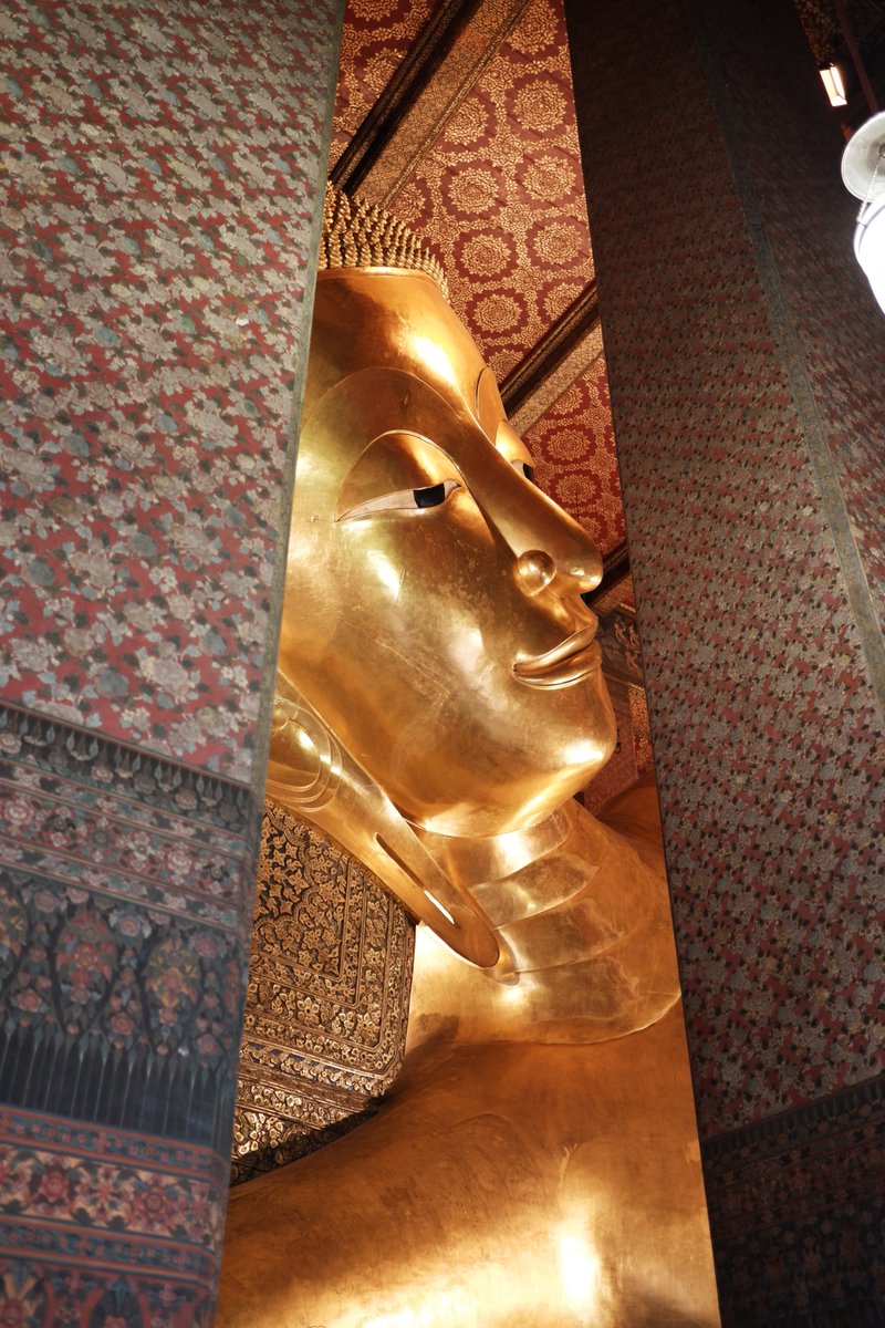 BallPhoto_1534's tweet photo. "Mesmerized by the immense gold details of the Reclining Buddha at Wat Pho. 🤩 This iconic temple complex is an absolute essential for any visit to Bangkok. Get your camera ready! 🇹🇭📸
#Thailand #Bangkok #Watpho #バンコク #ワットポ #タイ https://t.co/P7oVHn4VOd