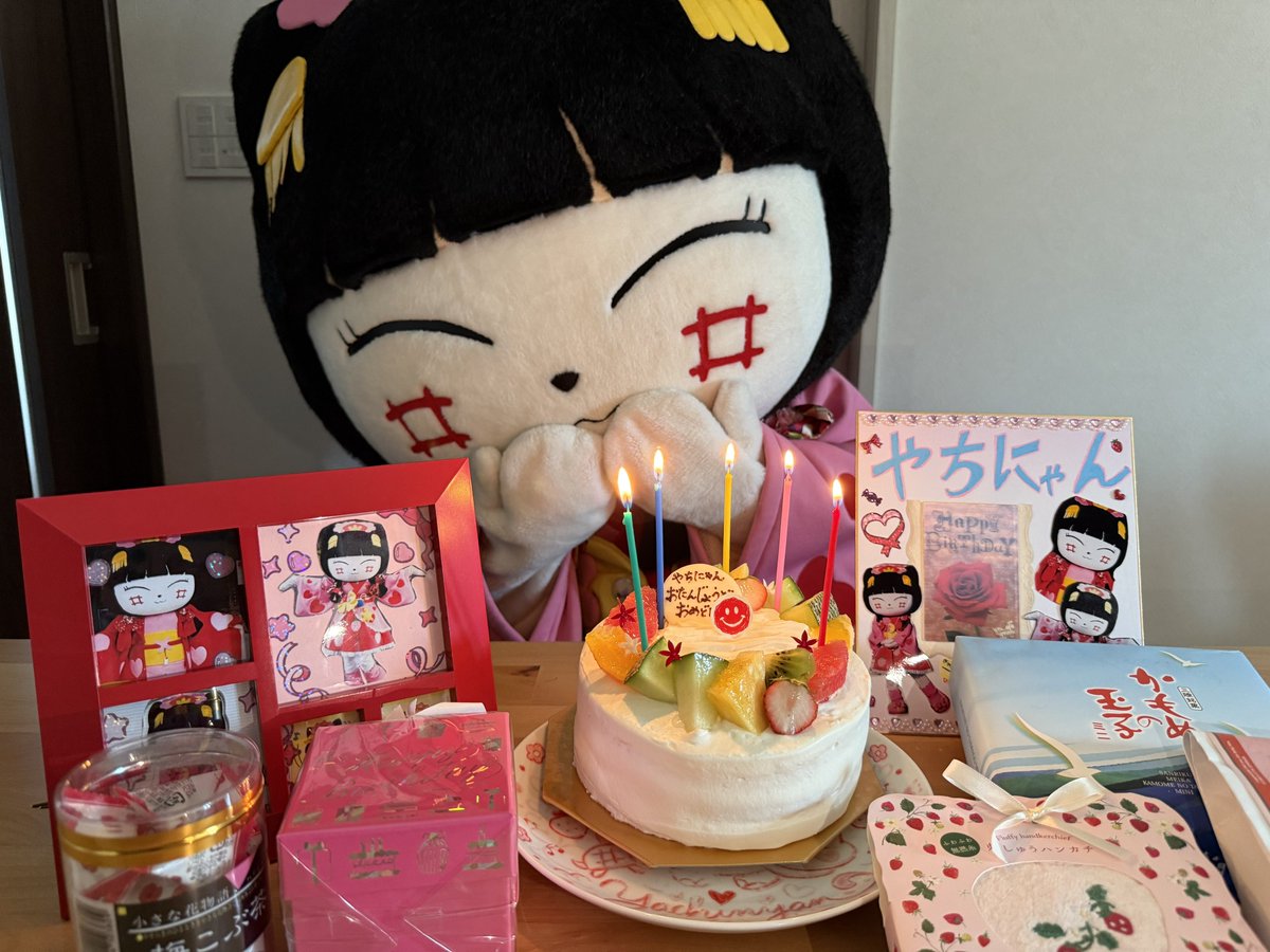 hicolabo's tweet photo. 今日8月1日はぁ、やっちのお誕生日〜🎉
みぃ〜んなのおかげで、元気に活動できました。感謝やで😄
皆さまからのあったかぃメッセージ、ありがと💖
プレゼント🎁も届いてるぅ。
明日はお誕生日会相席食堂🎈
参加される皆様、よろしく✨
参加できへん皆様、お写真待っててね💕
⭐️写真は去年のものです https://t.co/qMWuaNAh3R