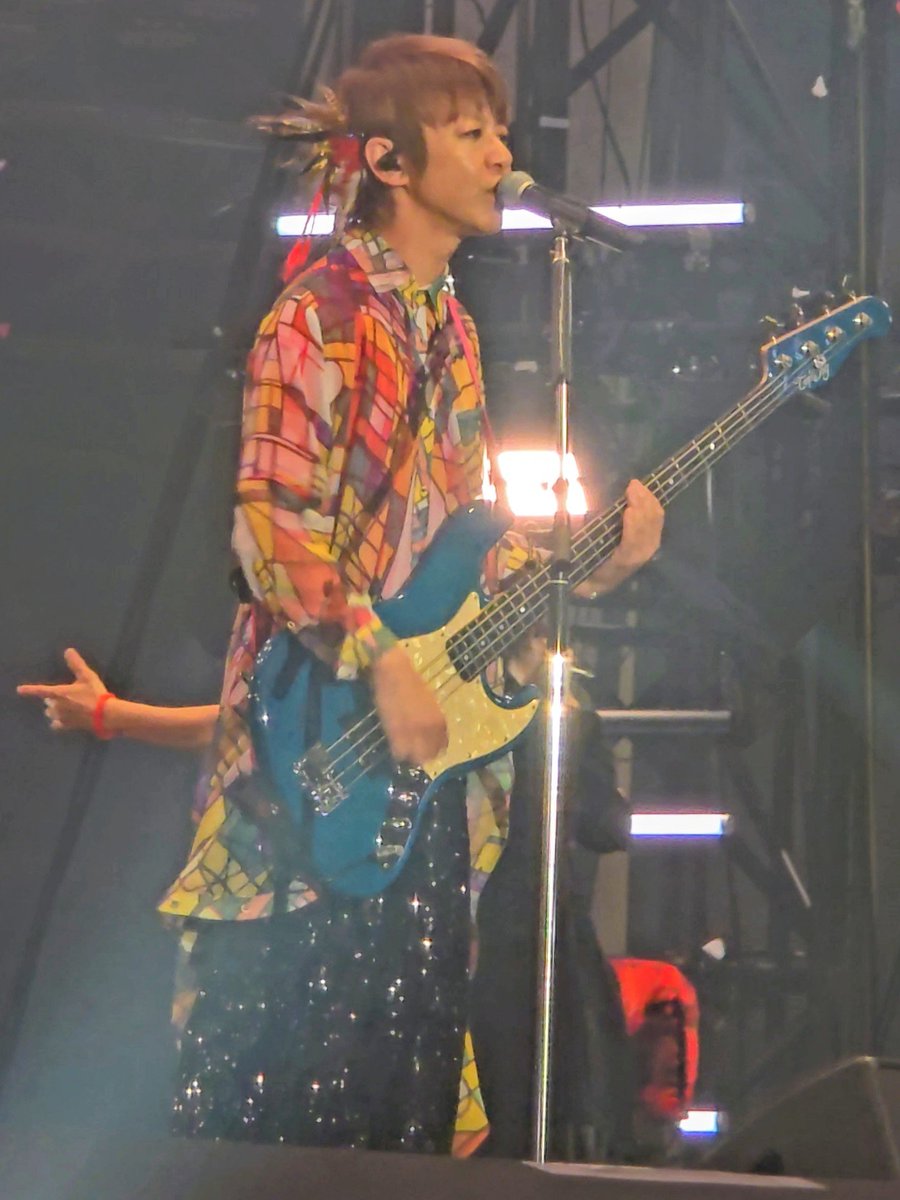 ZUMA_G_Xh's tweet photo. 【 #GLAY 幕張DAY①】
動画からスクショしたお写真📸
#TERU 王子✨❤がお似合い😍😍😍
#HISASHI ふんわり笑顔☺️
#JIRO おコーラス中🎤✨
#TAKURO ソロショットなくてごめんなさい🙏でも凄く笑顔😁✨ https://t.co/8sa6hWALx1