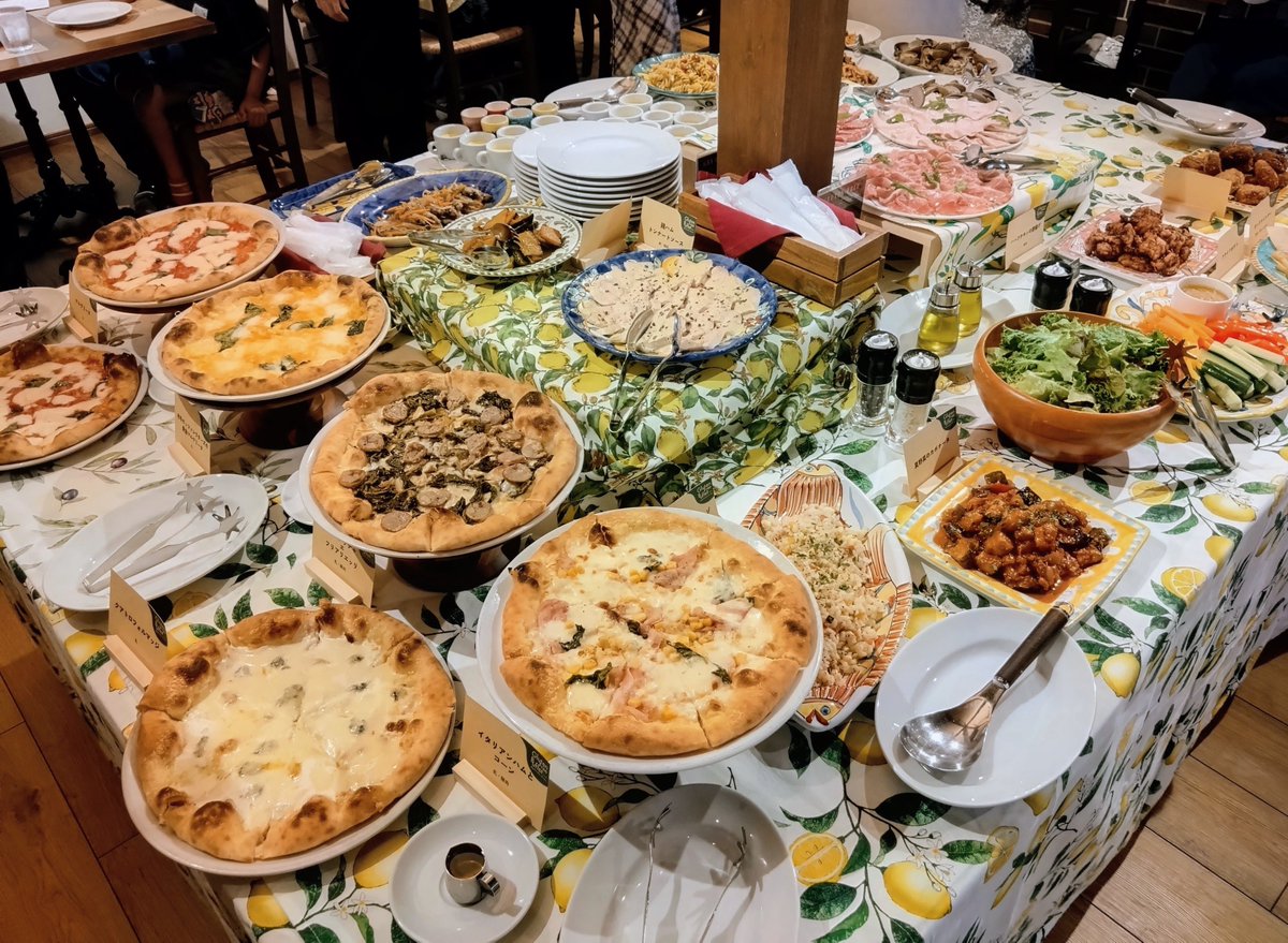 NO__GLU's tweet photo. (1/3)奈良のPIZZERIA ICAROさんで開催された「グルテンフリービュッフェ」へ。ビュッフェ台にはピザやパスタはもちろん、冷菜や揚げ物などがずらり。グルテンフリーと言われなければ分からないくらい丁寧な仕上がりで、とても美味しかったです。
#グルテンフリー
#アレルギー対応
#食の多様性
#奈良 https://t.co/63yrASraAv