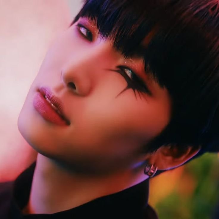 keonmunism's tweet photo. the children yearn for seohos eyeliner https://t.co/v8sQq4TOhq