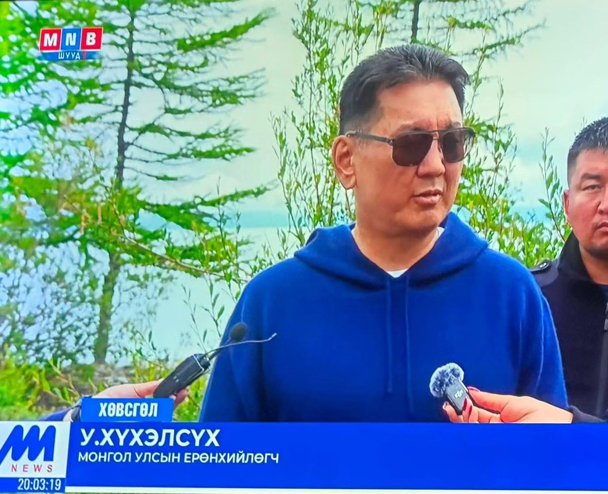deegii_baatar's tweet photo. МАНайхан их л дургүй байгаа бололтой 😜😜😜 https://t.co/8bJd8FEXah