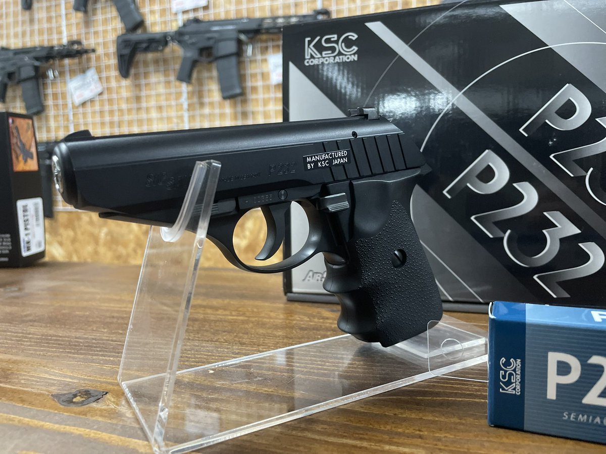Dongeya_info's tweet photo. KSC P232 ホーグスペシャル ABS
スリムなシルエットにホーググリップを採用した人気モデル🤩コンパクトながら存在感のあるデザインはコレクションにもシューティングにもおすすめ🤙🏻✨ガスブロならではの心地よい作動と、スマートなフォルムをぜひ店頭でご覧ください💁🏻♂️
#KSC #P232 #宮崎エアガン https://t.co/umUgjCEY0t