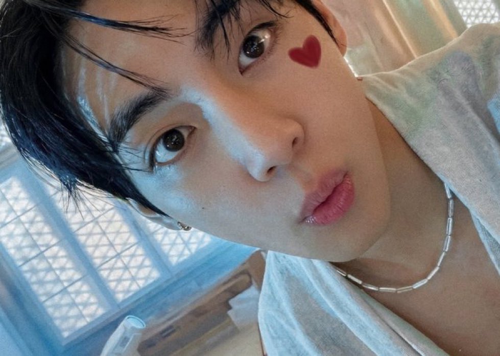 yee7v's tweet photo. necesito esta pc 😭 https://t.co/OUJ2hxHmvb