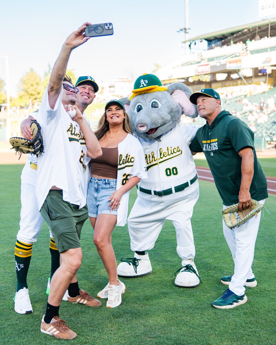 Athletics's tweet photo. Bravo, Brittany and Tom 👏 https://t.co/fRNcRTVnXh