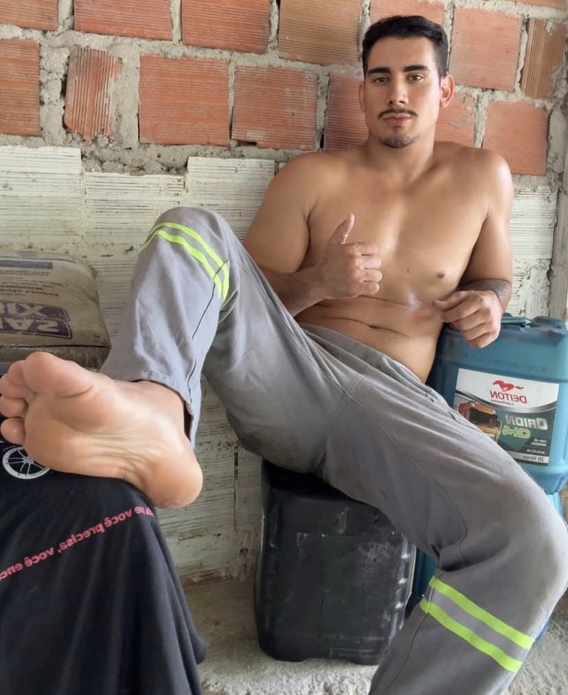 ansiosoexplica's tweet photo. você chega no mecânico e esse é o profissional. O que vc faz? https://t.co/PdxWiVArZ4