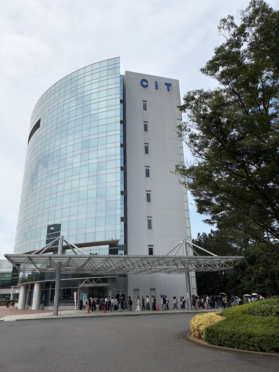 chibakoudai_cit's tweet photo. さぁ始まりました！
本日のオープンキャンパス ご来場者続々です。
まずは「新習志野キャンパス」12号館1階受付へ

日時：8月1日（土）10:00~15:30
　　　事前予約不要・入退場自由
会場：「新習志野キャンパス」
アクセス：JR新習志野駅から徒歩8分

本日のプログラム
https://t.co/U6cA1cGQjl https://t.co/UpNVKbYI0h