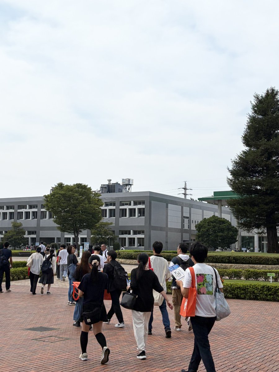 chibakoudai_cit's tweet photo. さぁ始まりました！
本日のオープンキャンパス ご来場者続々です。
まずは「新習志野キャンパス」12号館1階受付へ

日時：8月1日（土）10:00~15:30
　　　事前予約不要・入退場自由
会場：「新習志野キャンパス」
アクセス：JR新習志野駅から徒歩8分

本日のプログラム
https://t.co/U6cA1cGQjl https://t.co/UpNVKbYI0h