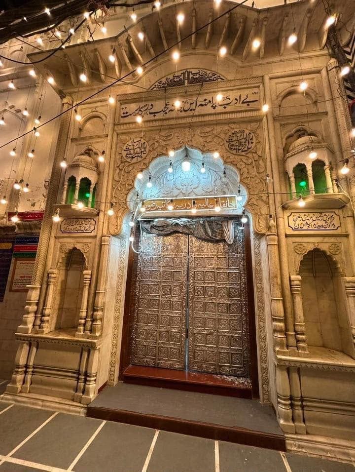 shaikh2978's tweet photo. ऐ  दिल❤️‍🔥 ये सुलगना क्या जलना है तो जल भी उठ 
दम घुटने लगा ज़ालिम क्या धूनी रमाई है 
#Kalaam_E_Raza https://t.co/uu9JHXnvyS