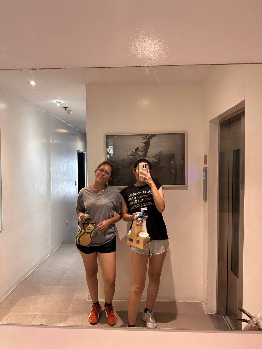 iammonaaaaaa's tweet photo. last night                   this morning
@chan_chandyy https://t.co/Q0eHGS2oNp