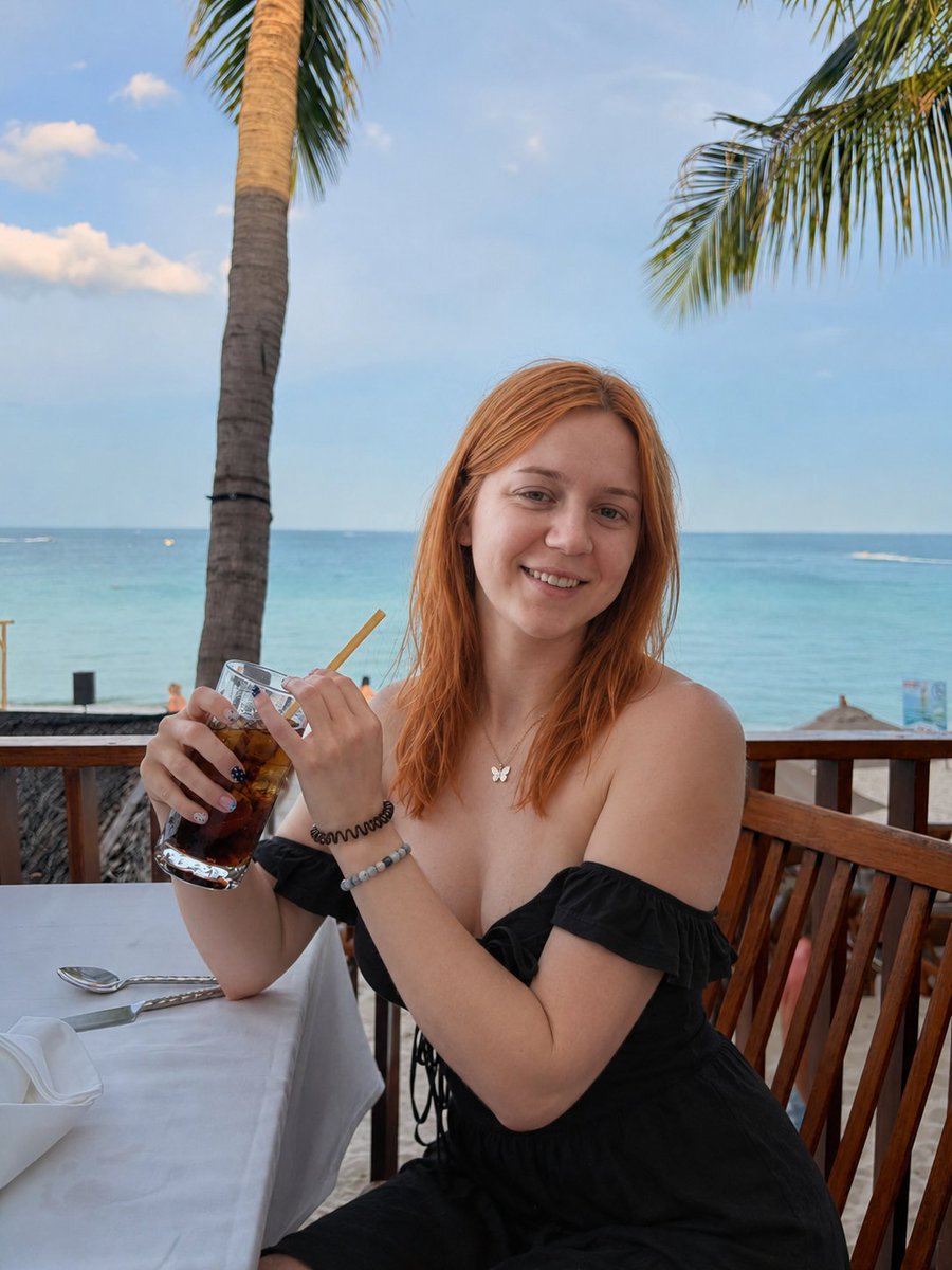 mistyventures's tweet photo. #Redhead #Beach #Selfie https://t.co/VRAQyRkcFB
