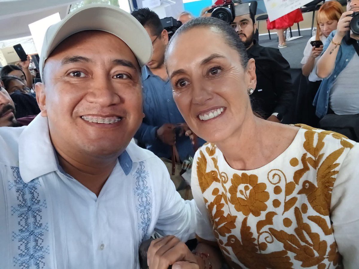 plumastecolote's tweet photo. *Nos une el Maíz, afirmó @Nino_Morales1 al recibir a la Presidenta @Claudiashein en su visita a la entidad. El legislador zapoteco, destacó la importancia del programa impulsado por el Gobierno de México y fortalecido por el gobierno de la Primavera Oaxaqueña. https://t.co/aUZfb9iM9x