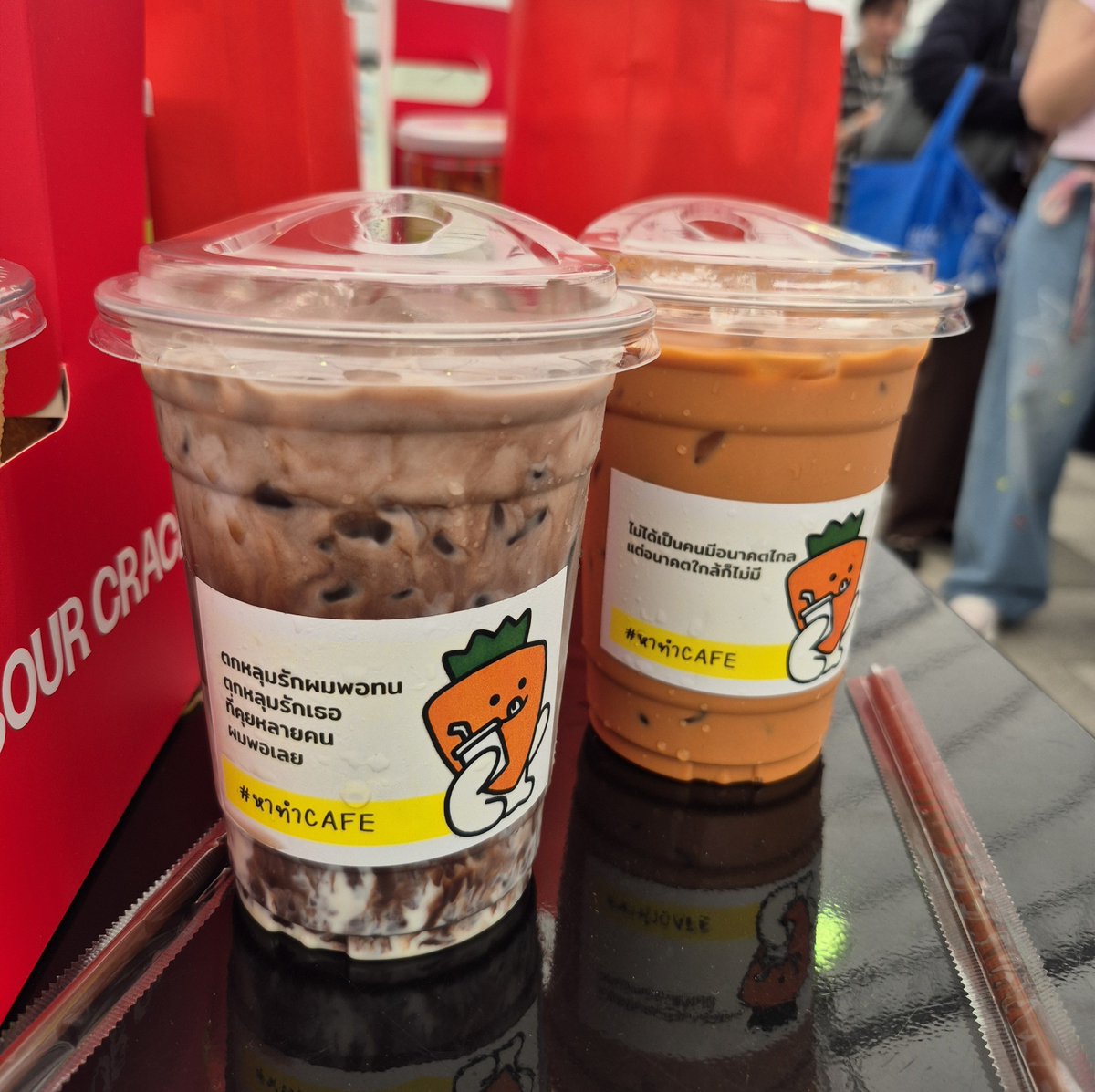 mukropx's tweet photo. เจ้าของร้านเขามีลูกเล่นนะคะ
จะมาขายน้ำอย่างเดียวได้ยังไง เปิดวันเดียวต้องเอาให้เริ่ดสุดป่ะะ5555555

#หาทำcafe #jj_rcp
#กีฬาสีดูมันดี2026 https://t.co/WOvzAkb8p4