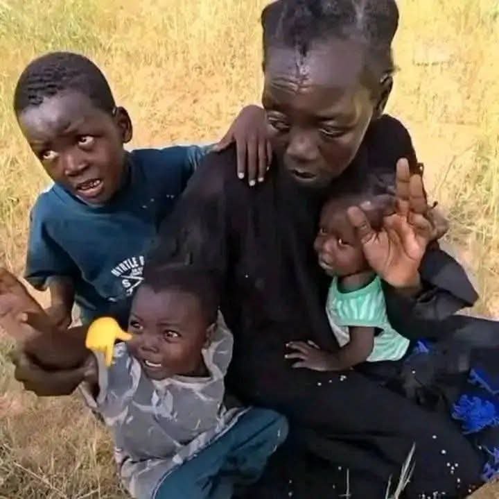 BrentBritt58901's tweet photo. Never forget our precious sister in Christ and her babies🇸🇩

Murdered in cold blood in Sudan for their faith in Jesus ✝️

I'll never stop sharing their picture.

Look how precious her little family was!!

They went to heaven together,

Mama and her babies went to heaven together 💔