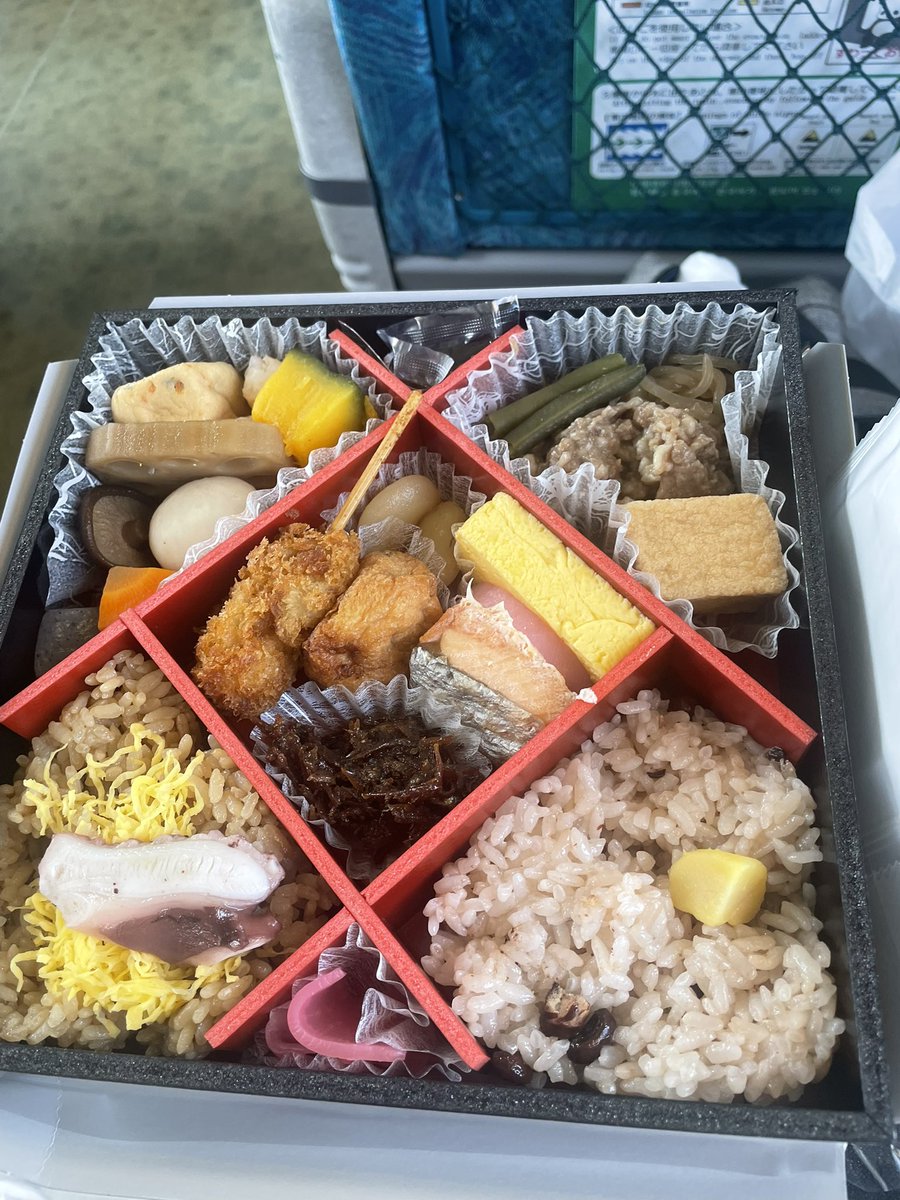 NANASHI_CARD's tweet photo. 駅弁美味しかった https://t.co/OlPLifyvBo