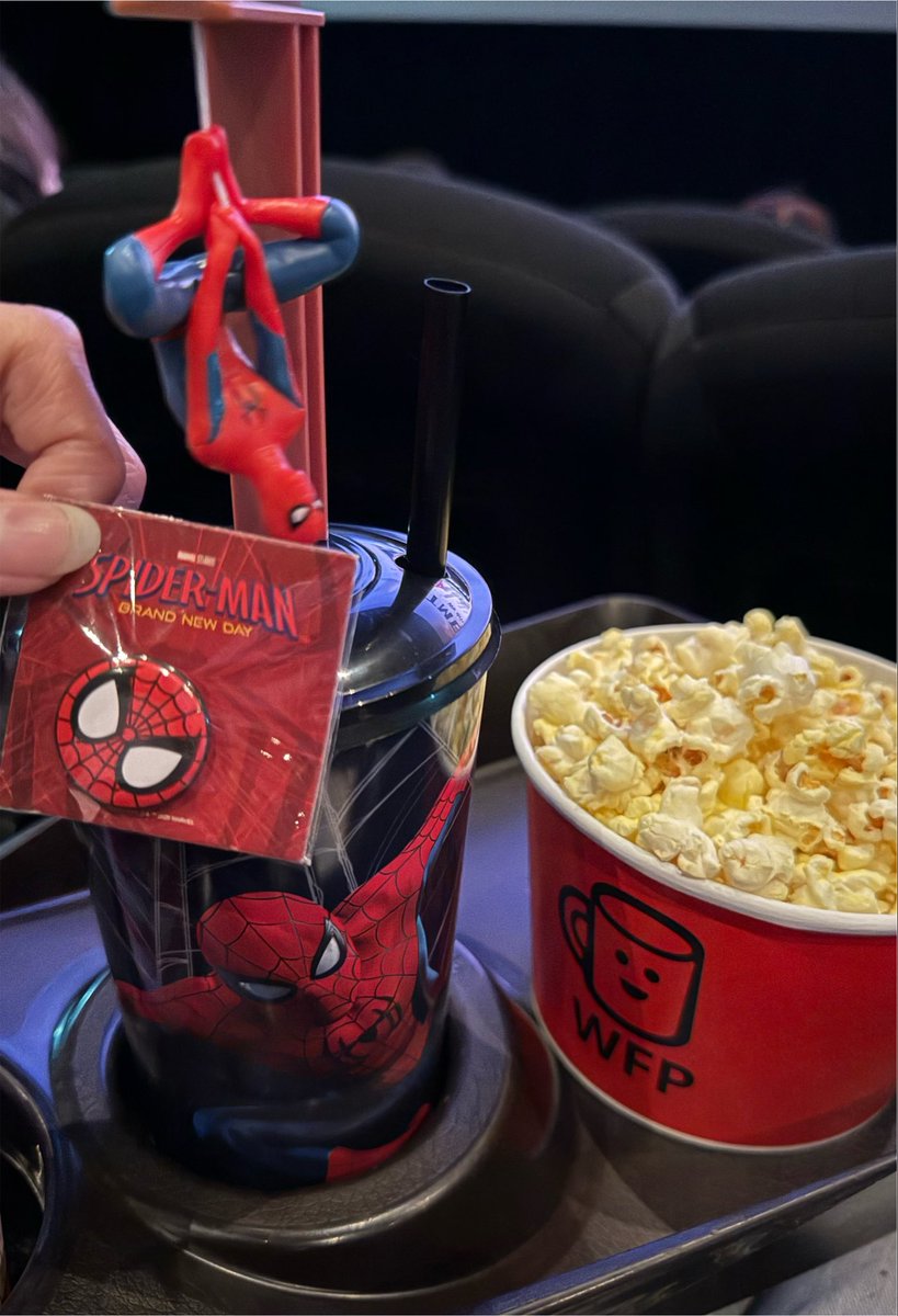 kn_jwsn's tweet photo. 朝活でスパイダーマン見てきた︎🕸️今日限定のピンバッジももらえて幸せ〜︎💕︎限定商品も購入して1番欲しかったやつ出た！！！ https://t.co/FcuE1h91qh