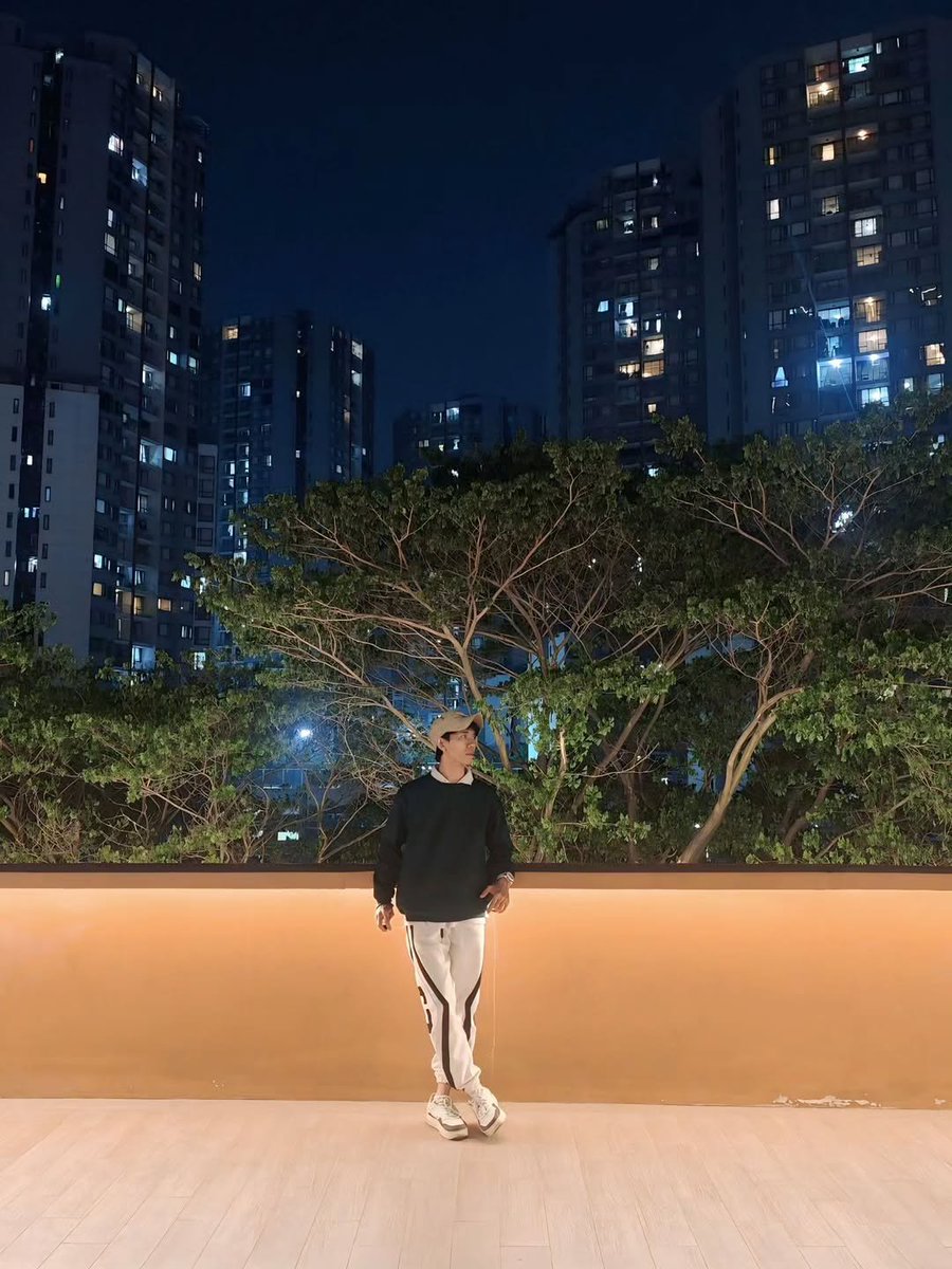azizain99's tweet photo. Disebuah mall di Kuningan, Jaksel. Ada yg tau? 
#मुंशी_प्रेमचंद #jakarta #indonesia #outfit #asianboy 

Outfit
https://t.co/rEpwloxNEt
https://t.co/Ngvee3MSBR https://t.co/zXR0xpOvtR