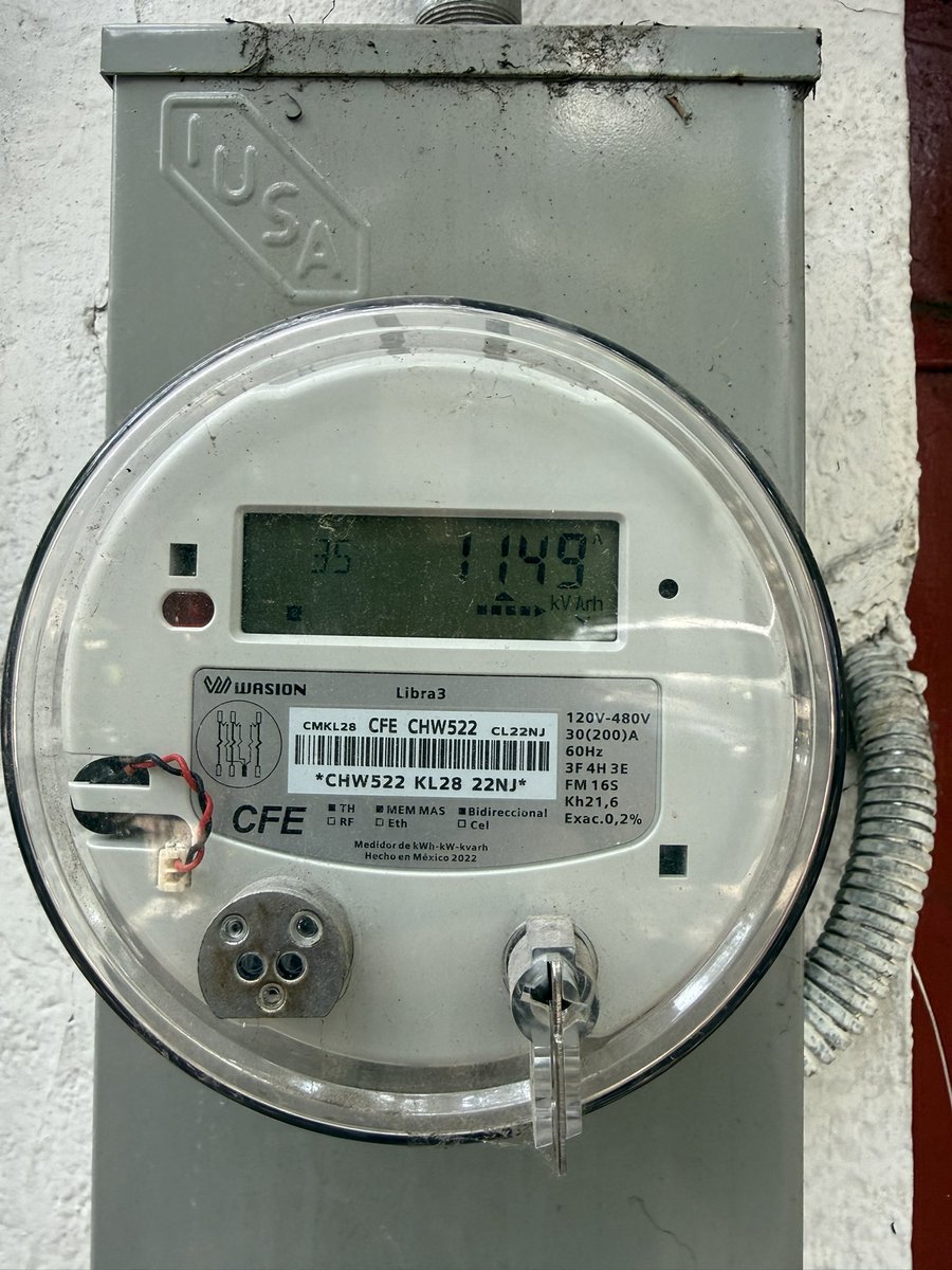SVandalepues's tweet photo. @CFEmx denuncio que en este domicilio tienen años sin pagar la luz le dieron moche a un Técnico de la CFE hace años que quedara operativo sin contrato , calle campeche número 37, colonia hipódromo 06100 https://t.co/duBy2ls7jt https://t.co/pElthDSwih
