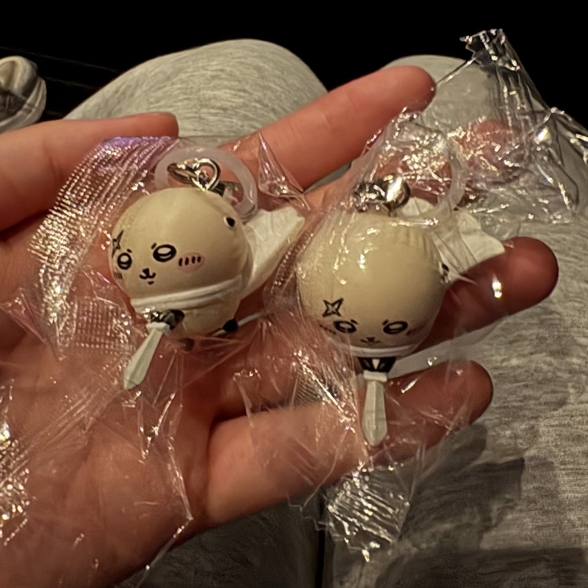 torihikidesu64's tweet photo. ちいかわ　映画　特典
めじるしチャーム　交換　大阪

譲　ラッコ×2
求　ラッコ、くりまんじゅう以外

本日難波(心斎橋)周辺で交換希望です。
お気軽にお声掛けください。
#ちいかわ　#ちいかわ交換 https://t.co/z87ejjIn1C