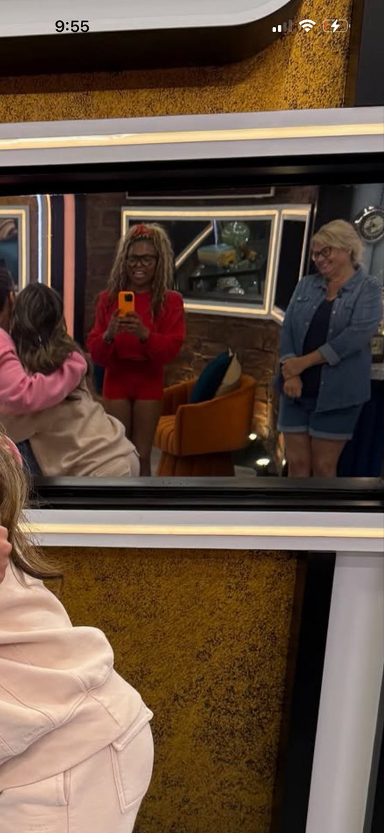 MyrandaPanda23's tweet photo. The mama energy in this reflection is actually really adorable 🥹 #bb28 https://t.co/sP4Zatkkr5