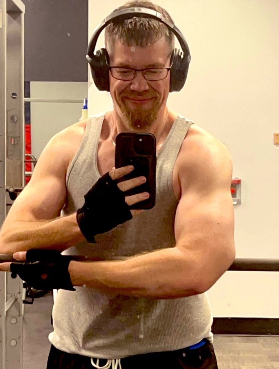 Papabearbuff's tweet photo. Greatest fitness transformation of ALL TIME

Two hundred and sixteen pounds of fat lost with around twenty five pounds of muscle gained within a three year period

Welcome to my channel and welcome to my life and fitness journey 

💪🏅 🏆  🏋️‍♀️ https://t.co/8NPk4BPToP