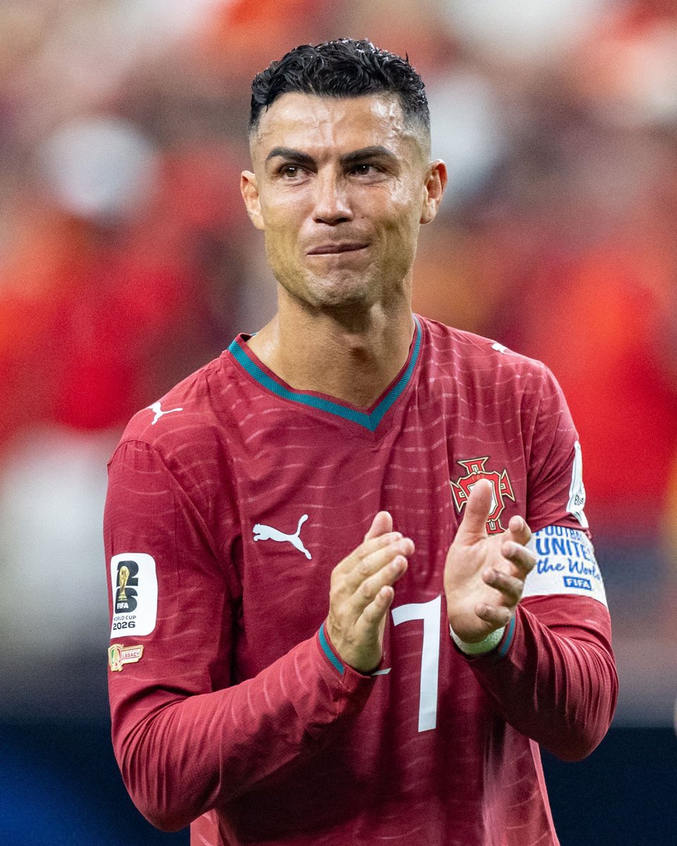 kdb5de's tweet photo. Apparemment c’est Ronaldo qui a acheté la coupe du monde de Mendy https://t.co/zJKzKmaFcR