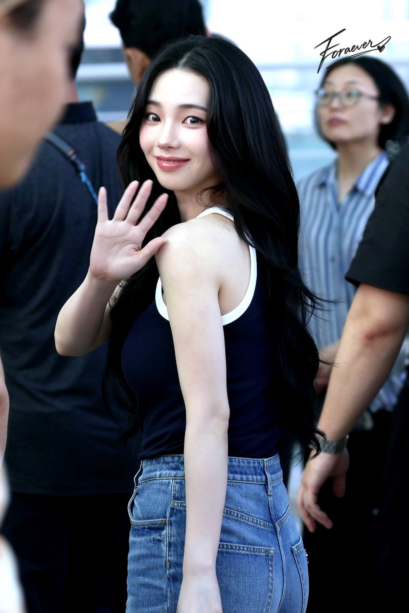 Foraever_411's tweet photo. 260731 ICN

#aespa #에스파 
#Karina #카리나 https://t.co/YnURQCWHcs