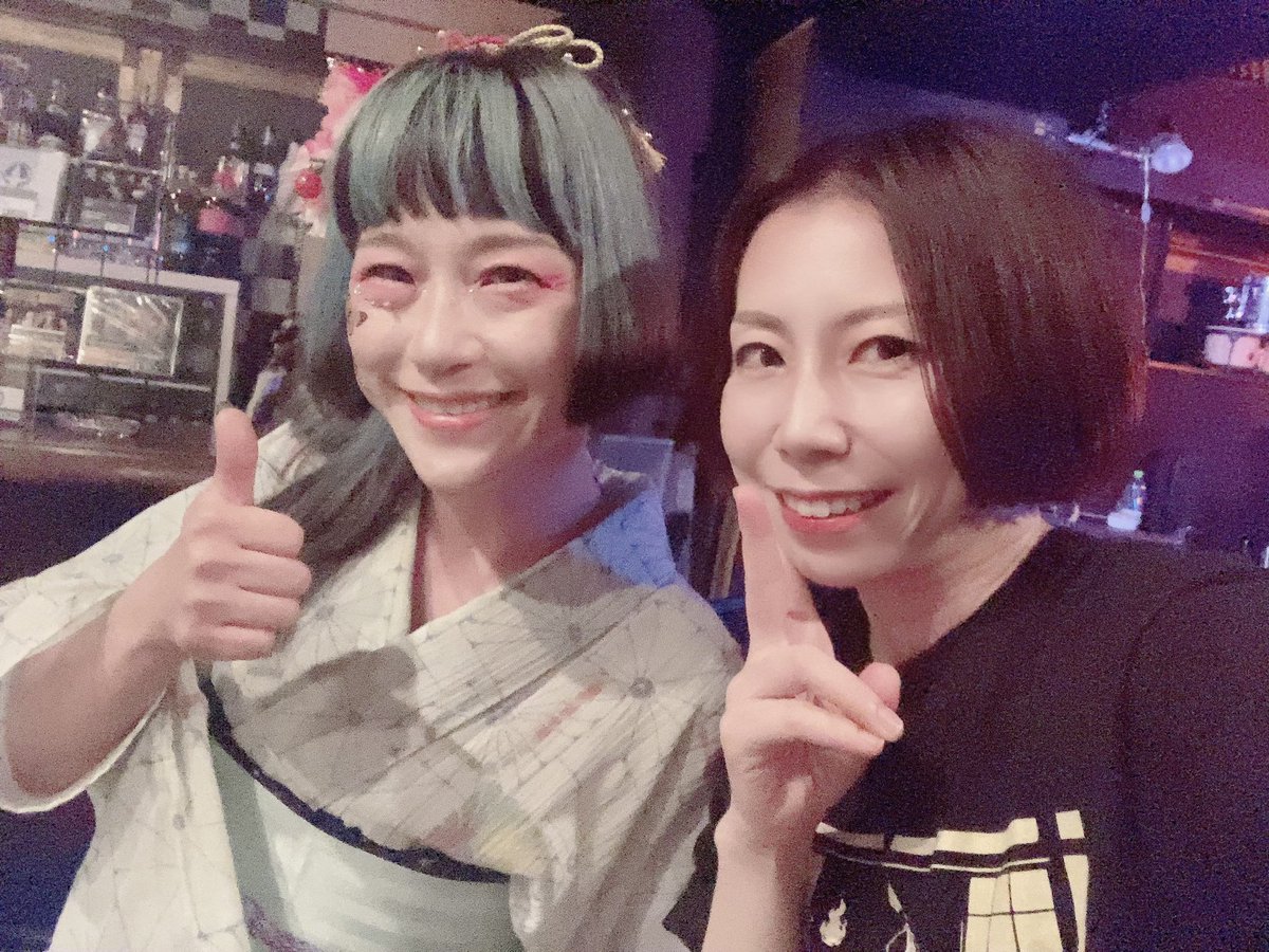 rinz3113's tweet photo. きのうのライブでのお写真📷KANNAさんとドラマー2ショを撮ってもらってうれしい☺️☺️
あとAINAさん(リハ)にローアングラーおじさんした。もっとローアングルに拘ればよかった。ありがとうございました！ https://t.co/v10RHNx565
