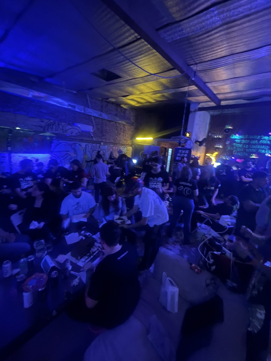lole2k's tweet photo. Feliz día del Sysadmin! #adminfest @sysarmy https://t.co/ZQ1astdhvw
