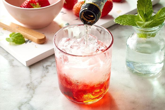 BulgariawineJP's tweet photo. 🍷この夏は、赤ワインを炭酸で割ってみませんか？

スプリッツァーといえば白ワインのイメージですが、実は赤ワインも驚くほど爽やか。

楽しみ方や歴史をnoteでご紹介しています！
さらに期間限定で対象ワインが【10％OFF】🍾
ぜひこの夏、新しいワイン体験を。

https://t.co/KZyotIsGXZ https://t.co/yMFd4qY8Oy