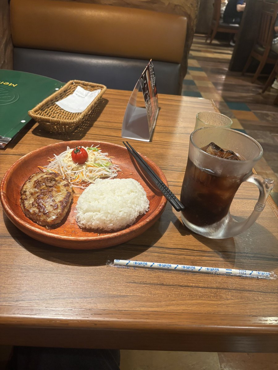 muchimyigames's tweet photo. コメダ行こうと思ったけど
びっくりドンキーにした。
1人飯…帰ったら寝よっと https://t.co/VMsTxP7l2S