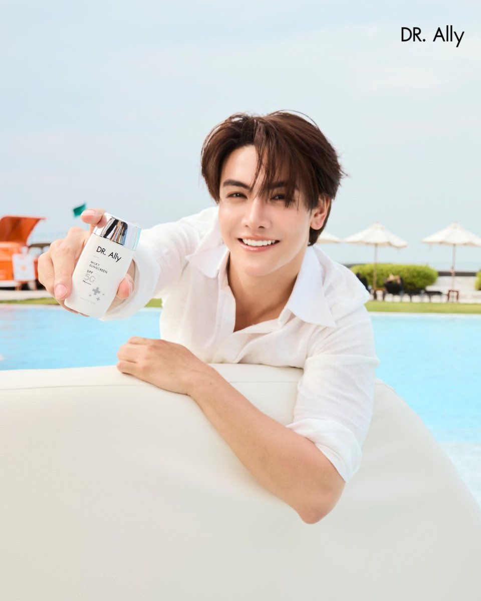 DrAllyBrand's tweet photo. “Milky-soft protection for a naturally radiant skin.”

DR. Ally Milky Sunscreen SPF50+  PA++++

 ☀️กันแดดเนื้อน้ำนม สำหรับผิวหน้า (Milky Sunscreen) เนื้อบางเบา ซึมไว นุ่มลื่น ไม่เหนียวเหนอะหนะ
เหมาะกับทุกสภาพผิว 

✨ เกลี่ยง่าย ซึมไว ไม่เหนอะ

🤍 ผิวดูฉ่ำ สุขภาพดี ไม่ทิ้งคราบขาว

🛡 ปกป้องล้ำลึกจาก UVA/UVB

💧 อ่อนโยนต่อผิว ผ่านการทดสอบแล้ว

เพราะผิวที่ดี…เริ่มต้นจากการปกป้องที่อ่อนโยน 🫧🛡☀️

ขนาด 50 ml. 

เลขจดแจ้ง 10-1-6800037550

👇🏻ช่องทางการติดต่อ👇🏻
IG : https://t.co/aVPVowaT3x Brand
X : https://t.co/aVPVowaT3x Official
FB : https://t.co/aVPVowaT3x Brand
Tiktok : https://t.co/aVPVowaT3x Brand

🛒ช้อปผ่านช่องทางออนไลน์
1.Shopee : https://t.co/trEMLpbBXR Official https://t.co/nYShFhXjS2
2. Lazada : https://t.co/trEMLpbBXR https://t.co/usdcEOVBem
3.Tiktok Shop : https://t.co/aVPVowaT3x.Brand https://t.co/x2yUDV8tyB

🛒ช้อปที่ Shop 

- https://t.co/trEMLpbBXR Brand
โครงการสวนหลวงสแควร์ จุฬาซอย5  อาคาร 59/19 ใกล้ถนนบรรทัดทอง
โทร 096 - 2392961

- https://t.co/trEMLpbBXR Clinic  โครงการสวนหลวงสแควร์  จุฬาซอย5 
อาคาร 59/23  ใกล้ถนนบรรทัดทอง
โทร 090-5693595

Call Center : 0962392961

#DrAllyMilkySunscreen 
#กันแดดน้ำนมDrally
#กันแดดน้ำนมด๊อกเตอร์แอลลี่
#drallyxjoong
#DrAlly
