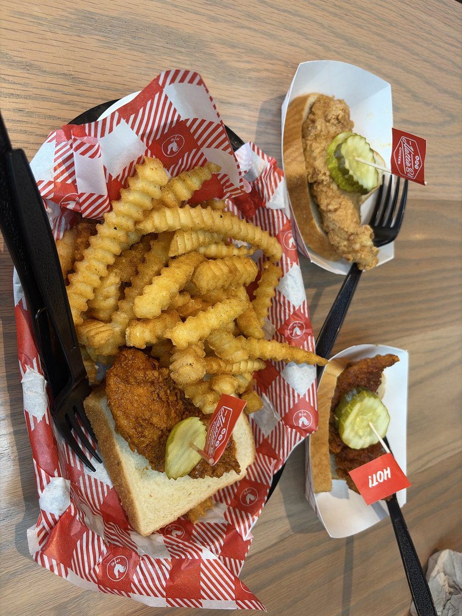 RatEggies's tweet photo. I hate working but food… https://t.co/E80rKROxjo