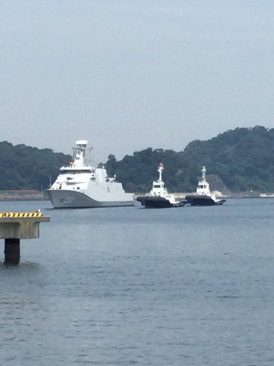 yokosukakanko_v's tweet photo. こんにちは😃ヴェルニー記念館です。

インドネシア海軍のフリゲート艦「イ・グスティ・ングラ・ライ」が先ほど横須賀港に寄港しました。

＃横須賀
#海上自衛隊 https://t.co/sO50izlB3T