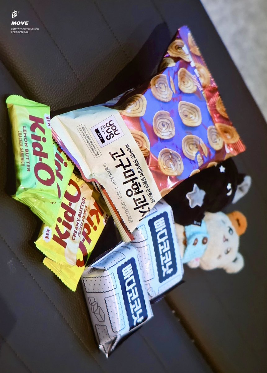 Move_0619's tweet photo. 260801 입국 프리뷰

햄서타곳간털이🍪😋

#마마무 #문별 #MAMAMOO #MOONBYUL https://t.co/sKO7natd2g