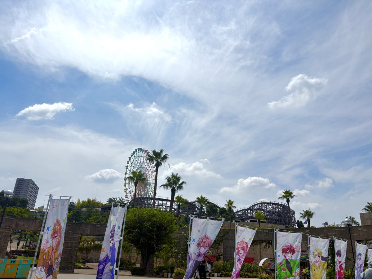 akari_033's tweet photo. アッツー🫠
家族の推し活のため炎天下の遊園地来ました🎡 https://t.co/RvfHlgyhQy