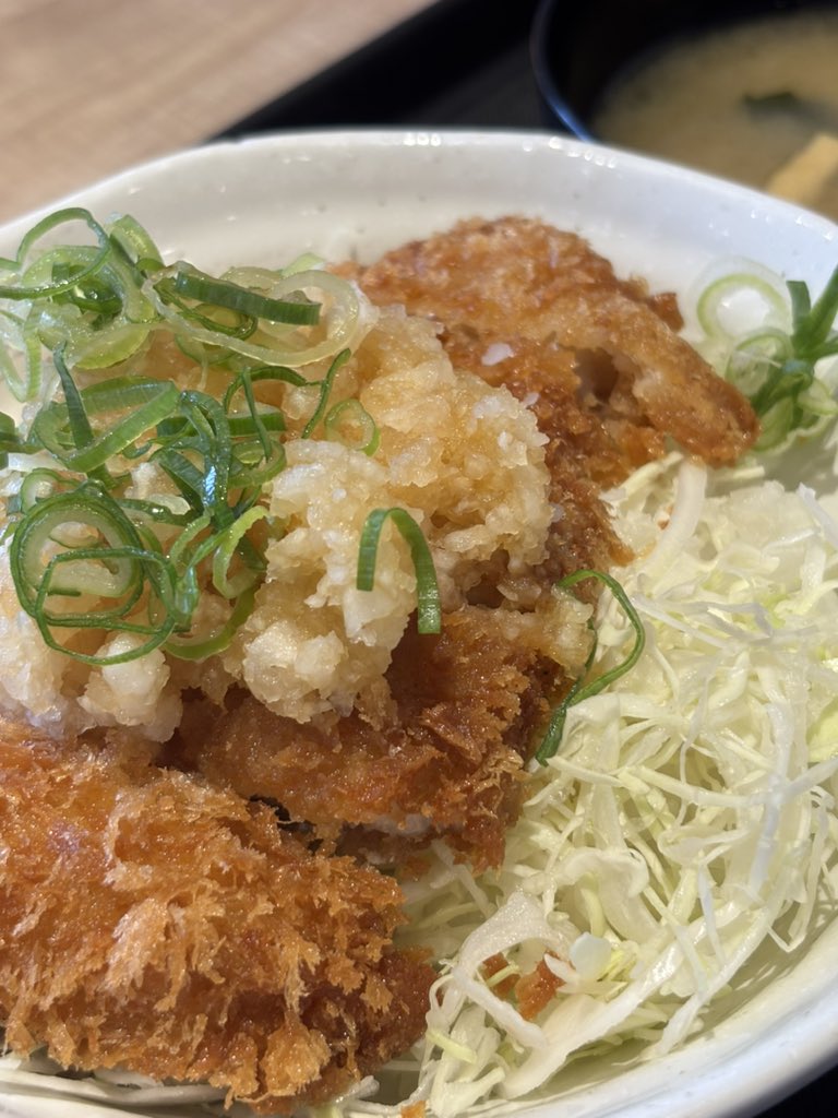 hide3deyoro's tweet photo. 松屋　松のや　鶴岡店さん

鬼おろしポン酢ロースかつ丼クーポン割引　ライス並　 ¥550
モバイルオーダー

ご馳走様でした🙏🙏🙏

#かつ丼
#鶴岡 https://t.co/5dd7fgtto6
