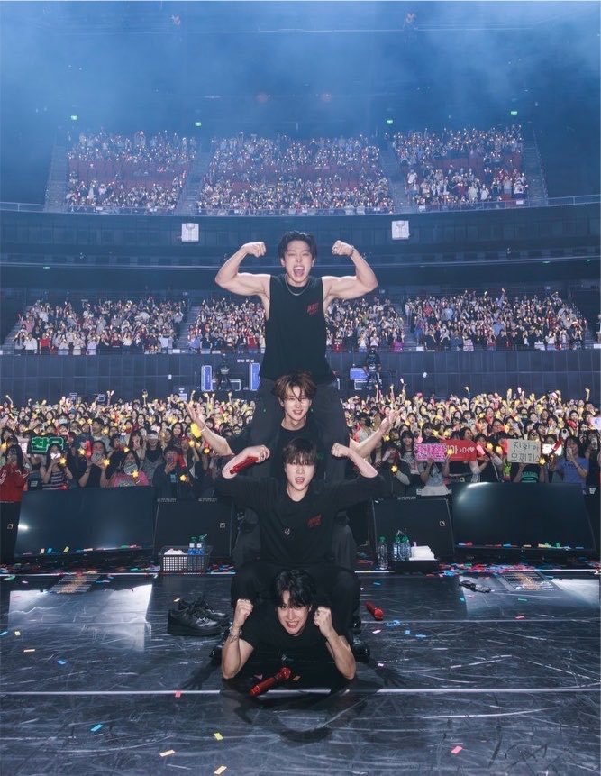 jyane_juneya's tweet photo. พี่ยุนบอกว่าจิงๆแล้วคนที่อยู่ข้างบนต้องเป็นนานิแต่พิบ๊อบอยากอยู่บนสุดมั่งทุกคนก้โอเคจัดให้ ตาหนูอยู่ล่างสุดแต่ไม่ต้องห่วงเพราะพี่ยุนลงนน.ไม่เยอะกลายเป็นพี่ยุนรับงานหนักสุดเกร็งทั้งขาไม่ให้ตาหนูหนักทั้งแบกพิบ๊อบที่อยู่บนสุดแล้วดูหน้าพิบ๊อบค่ดสะใจ 😂😂😂😂😂 https://t.co/0YQ6RKK4Ii