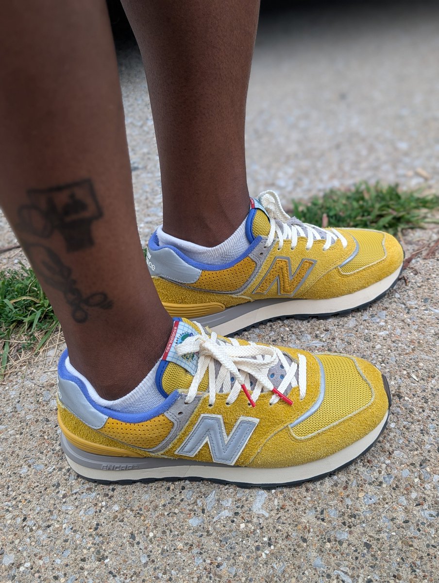 amcmath04's tweet photo. Friday 

New Balance 575 Legacy 
Bodega Arrival 

#SneakHERS #FIREFRIDAY 
@jayguidos https://t.co/gHCrA64fRC