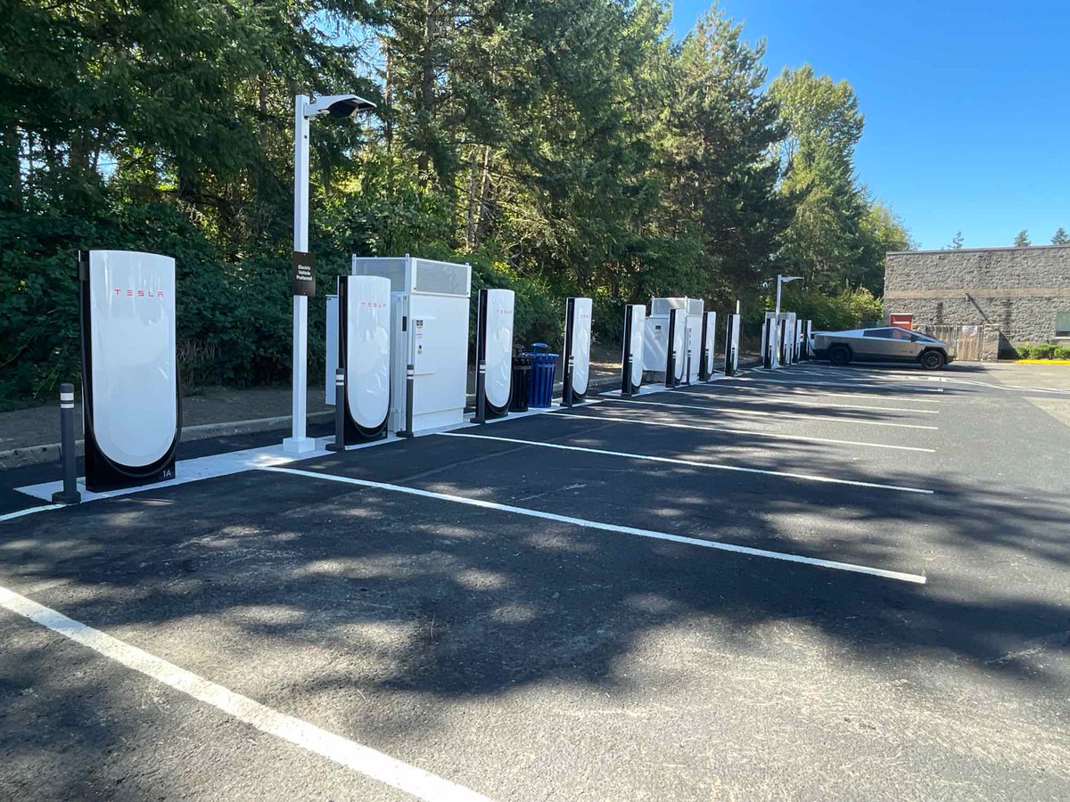 TeslaCharging's tweet photo. New Tesla Supercharger: Issaquah, WA - Klahanie Drive Southeast (12 stalls) 
https://t.co/nEaxUbJvKq https://t.co/LJY5VbawTR