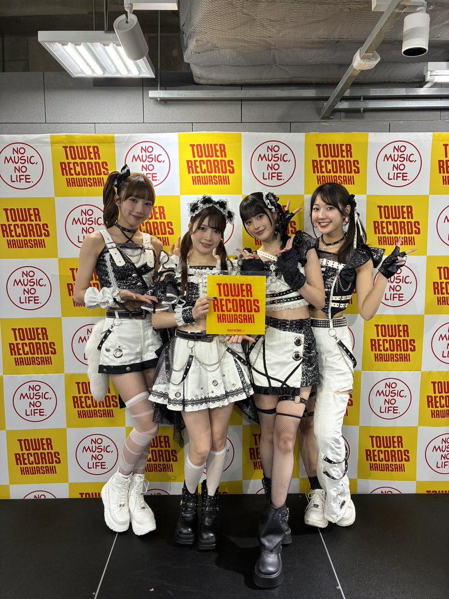 TOWER_Kawasaki's tweet photo. 【#タワ崎イベント】 
        
／

マジカル・パンチライン
「Re:Trigger」リリースイベント

＼

昨日は大変暑い中お集まりいただきありがとうございました☀️
イベント後にお写真をいただきました🖤

また是非よろしくお願いいたします！

#マジパン https://t.co/Q4Czg6MD5z