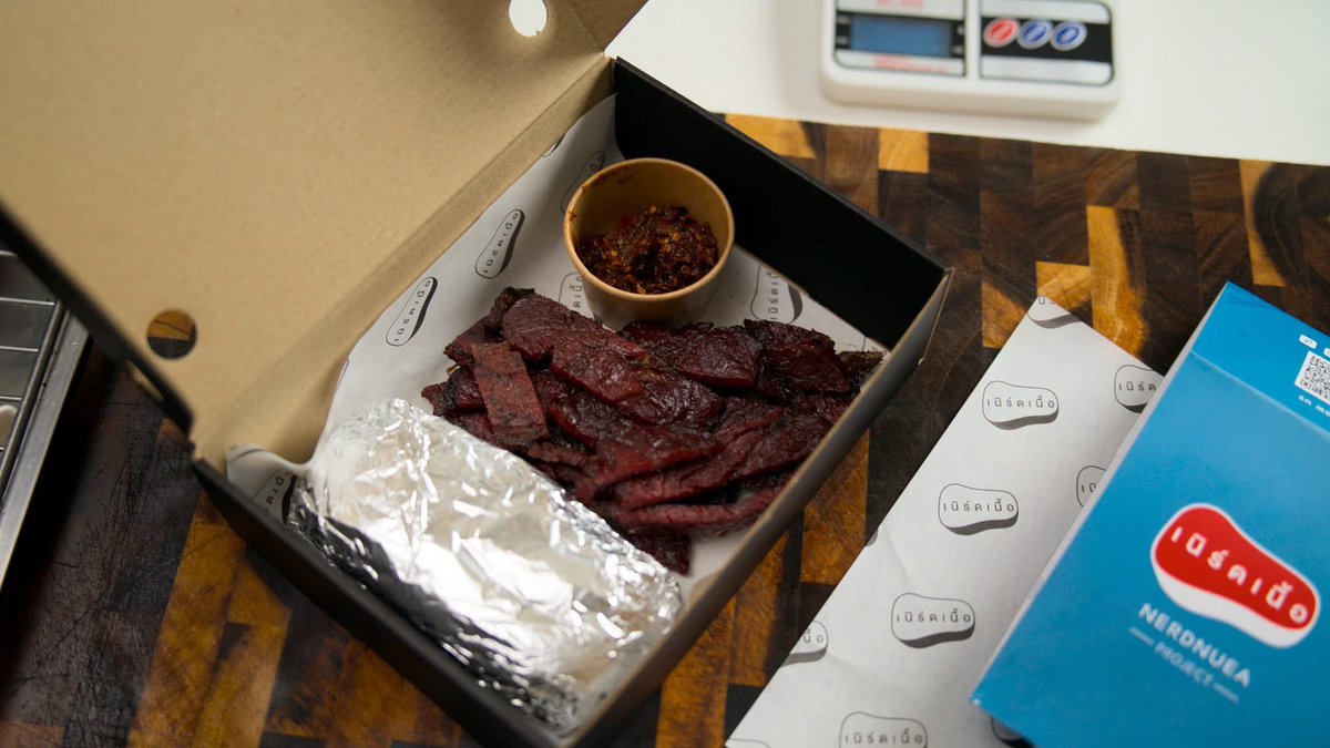 LittleBirbMame's tweet photo. ข้าวเนื้อแดดเดียว Emily 250 บาทหลบไป เพราะเนิร์ดเนื้อทำเนื้อแดดเดียวรมควันแบบพิเศษ 120 กรัม 350 บาท ขายวันละ 100 ชุด ส่งไลน์แมนใน กทม เท่านั้น 1 นาทีหมด

คนได้กินบอกอร่อยมาก แต่ก็แพงมากเช่นกัน😂 https://t.co/a5Z4DDiG7f