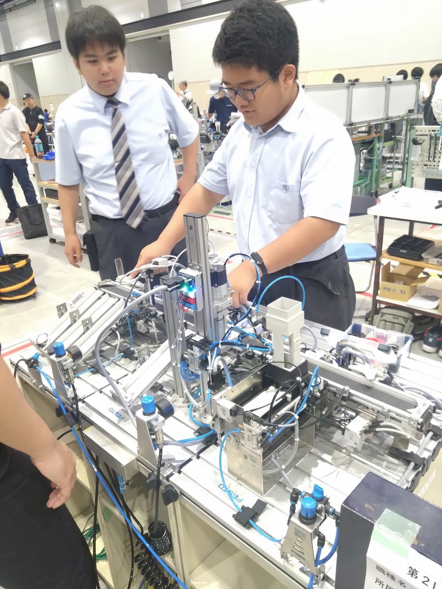 n6fCdEpa6p29875's tweet photo. ＃若年者ものづくり競技大会　メカトロニクス競技　に出場するために富山に来ています。　＃愛知県立小牧工科高等学校　＃小牧市　＃犬山市 https://t.co/jexlpOgycc