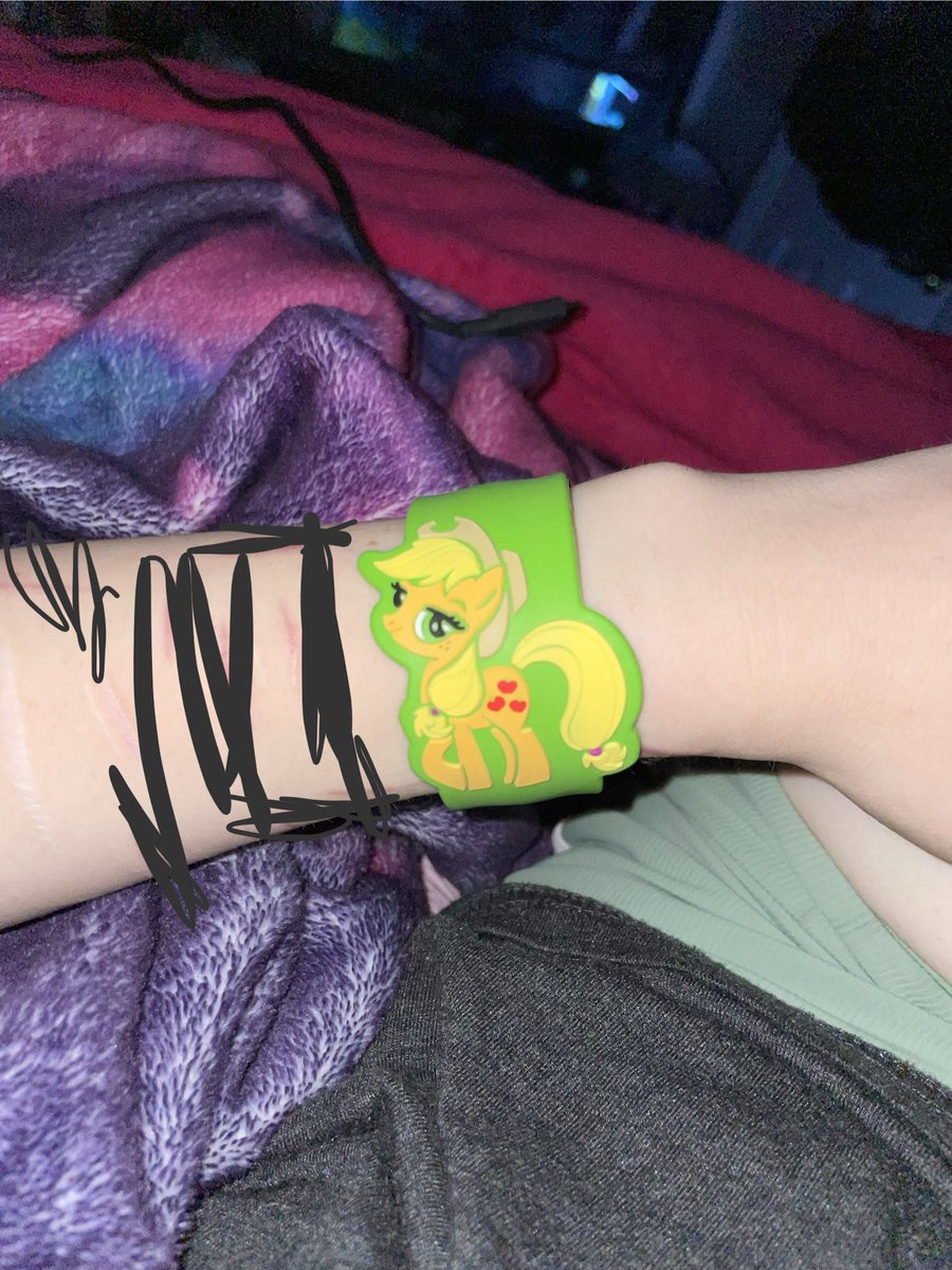 aangellwingz's tweet photo. i found an applejack slap bracelet in a drawer in my room https://t.co/URXK9zhlYa