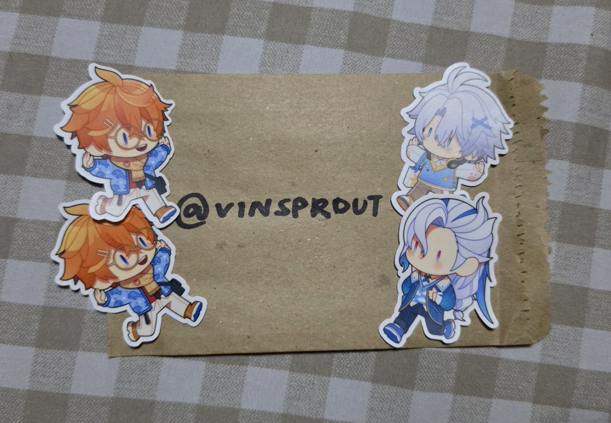 matveimaestri's tweet photo. In order of pics: @srro_yo , @mingmauiart , @vinsprout &amp; @RhemeChan 

Tiny Vyn will forever live on the top of my monitor's bezel now... Also I don't like Flins as much as Aventurine and Varka, but that print was too yummy 🧍‍♂️ https://t.co/2SAFSzstZO