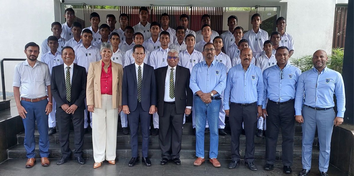 StAnnesLK's tweet photo. Senior Prefects take part in a Capacity Building Program organized by the Annites’ Alumni Association – Colombo. https://t.co/oTmmJ5j9Fh