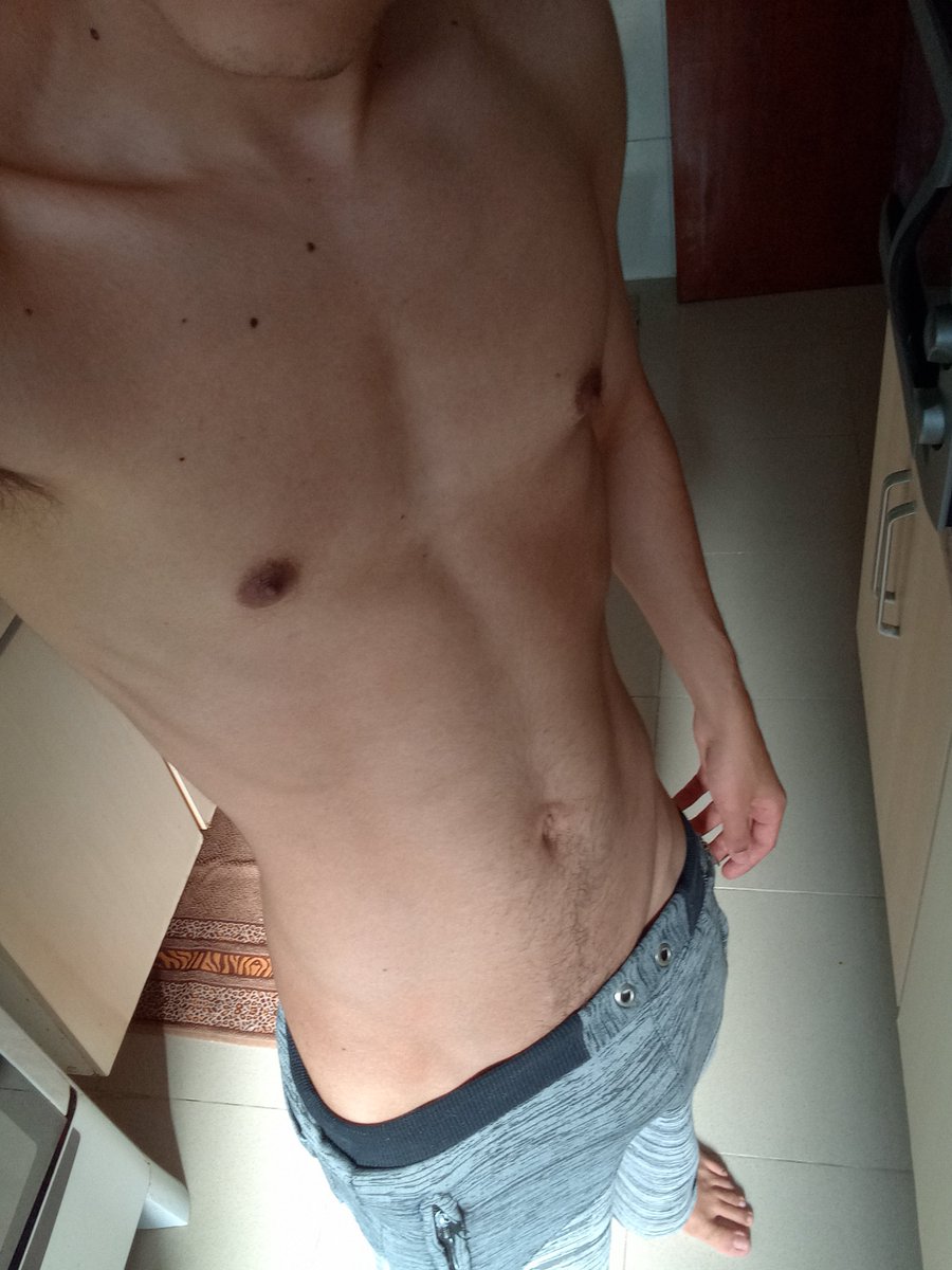 IWantADaddie's tweet photo. Bora meter um #shape nesse corpinho. 
Projeto bíceps: ativado. 🏋️
Bora dar um carinho nesse corpinho de #twink e ver até onde ele vai. https://t.co/VSaPisMZE0