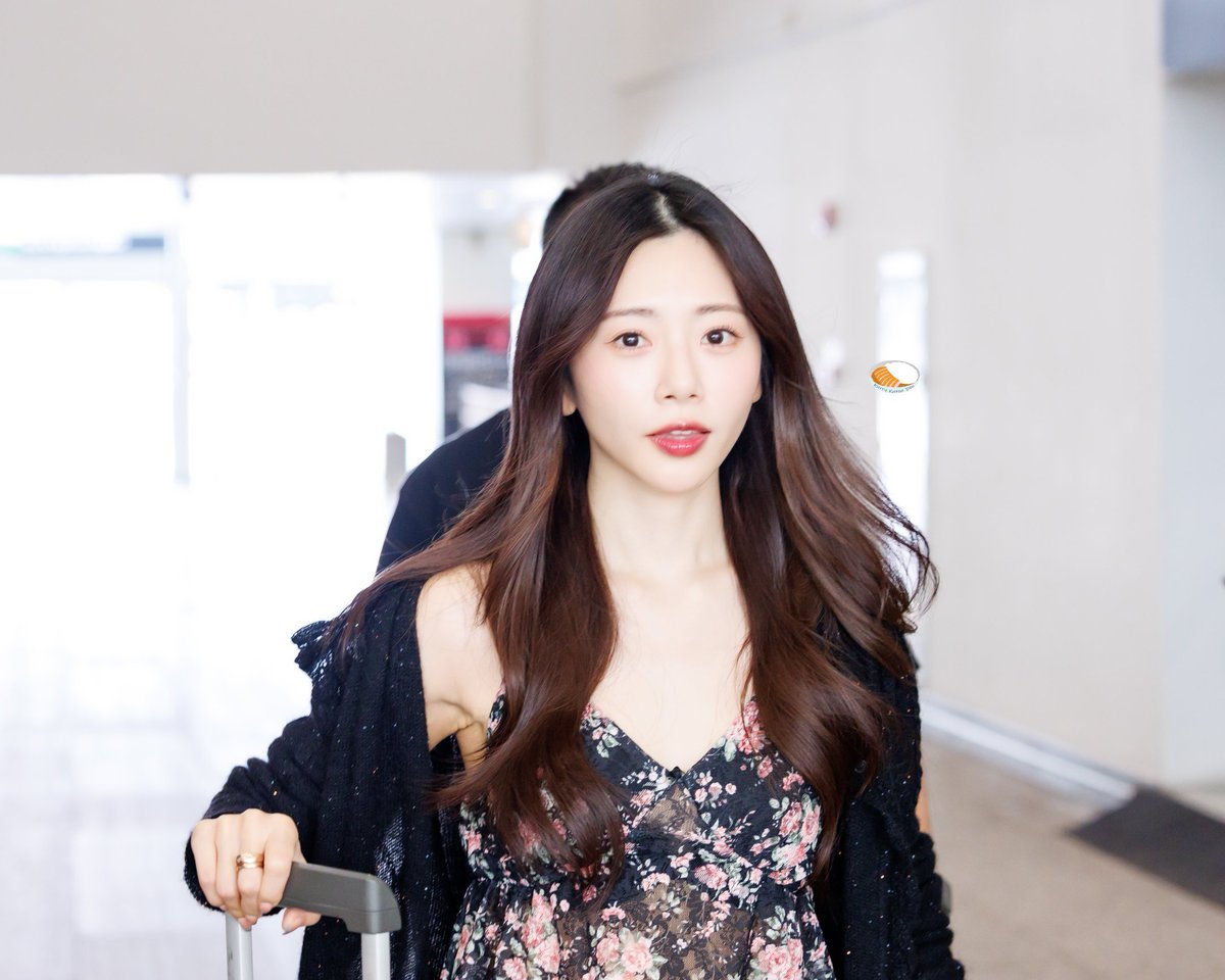 dcatcherbr's tweet photo. [🛬] JiU no aeroporto na chegada a Guangzhou (10/07)!

#JiU #UAU #Dreamcatcher #드림캐쳐 #유아유 @hf_dreamcatcher

© KurryKatsuDon https://t.co/5p79ItTqJa