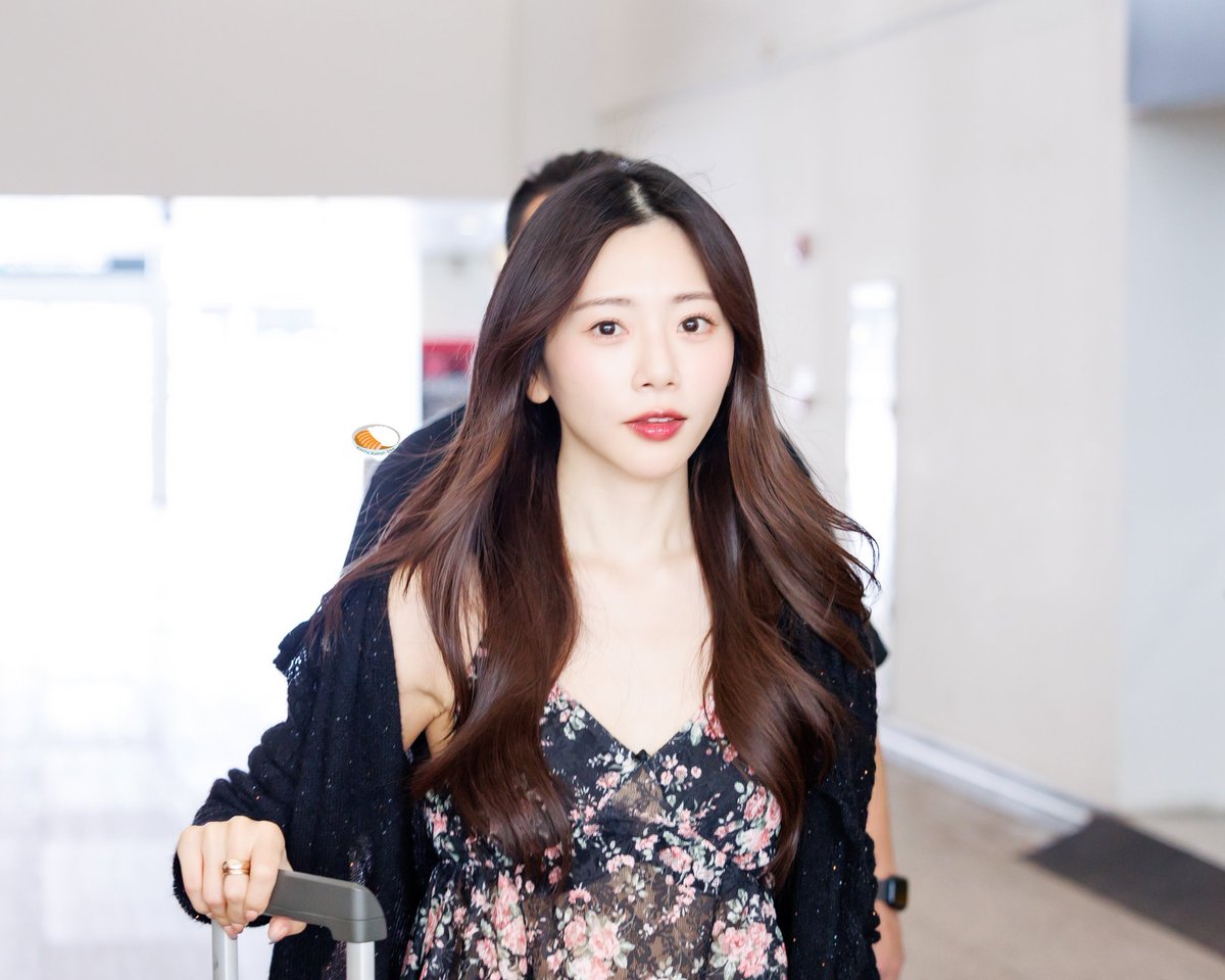 dcatcherbr's tweet photo. [🛬] JiU no aeroporto na chegada a Guangzhou (10/07)!

#JiU #UAU #Dreamcatcher #드림캐쳐 #유아유 @hf_dreamcatcher

© KurryKatsuDon https://t.co/5p79ItTqJa